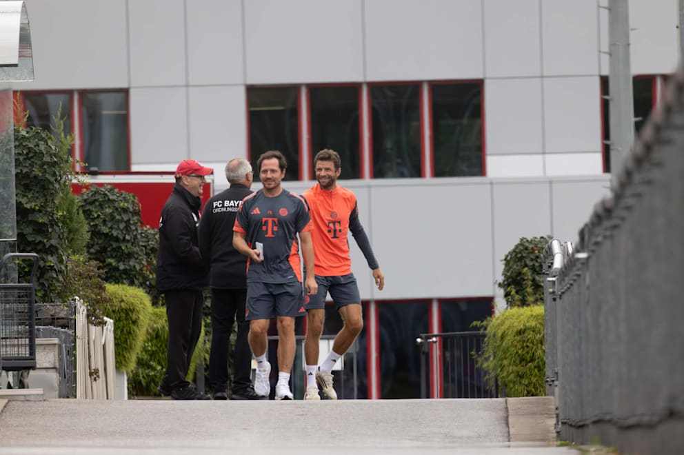 星空体育平台-图片报：穆勒现身塞本纳大街，再次身着拜仁球衣亮相训练基地